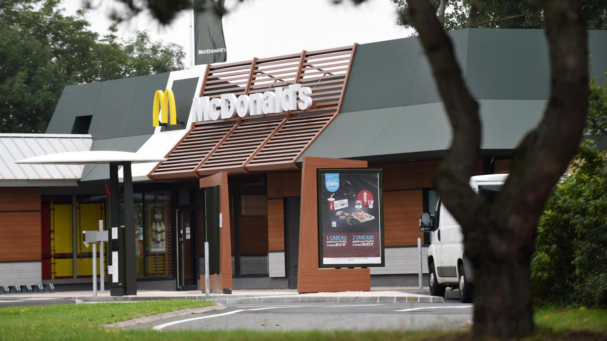 GossipRoomOff's tweet photo. 🚨 McDonald's est l'enseigne de restaurant rapide préférée des Français en 2023 ! 🍔🍟 (via Sud-Ouest) https://t.co/MuYBibBHLE