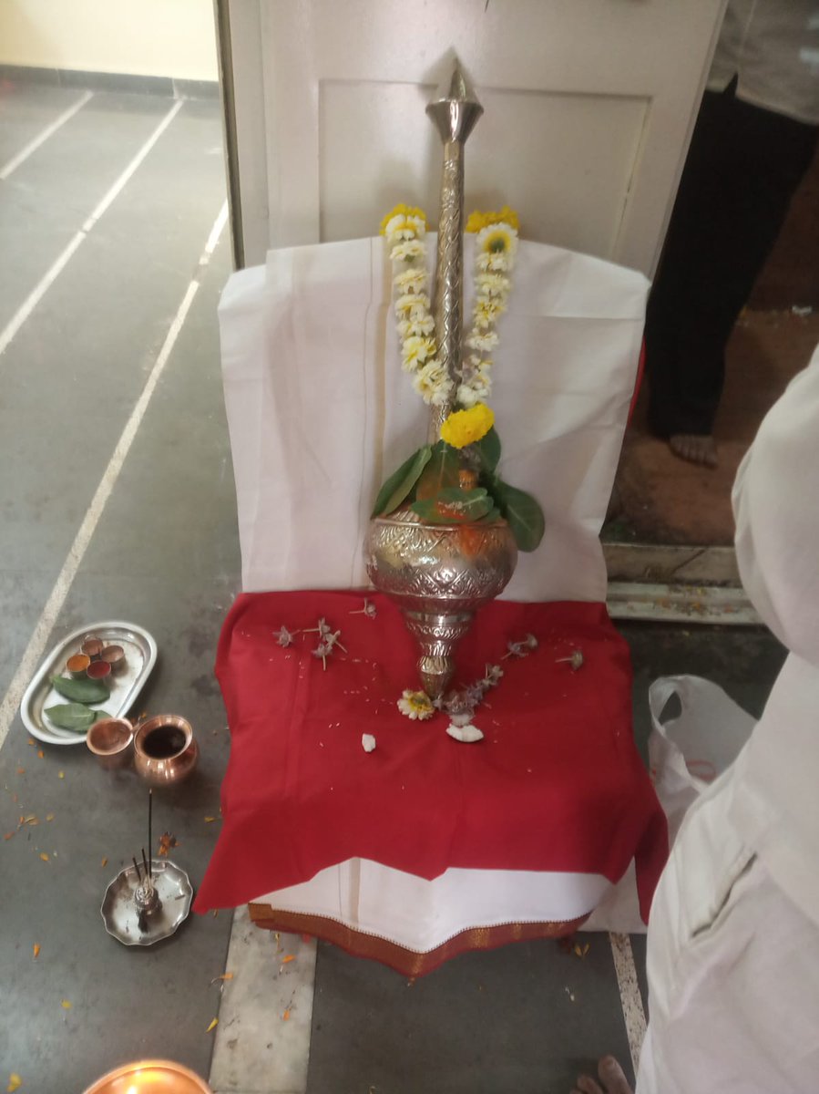 Parag_hjs's tweet photo. *⛳ शौर्य वाढवले करुनी गदा पूजन ।
*✊🏻 सज्ज झाले धर्मवीर करण्या हिंदु राष्ट्र स्थापन ।।

🌸 हनुमान जयंती निमित्त #पुणे जिल्ह्यात हिंदु जनजागृती समितीच्या वतीने गदा पूजन समारोह संपन्न

*⛳ हिंदु राष्ट्र-स्थापनेच्या कार्यात तुम्हीही सहभागी व्हा !
@HinduJagrutiOrg https://t.co/RWzPkttQR5