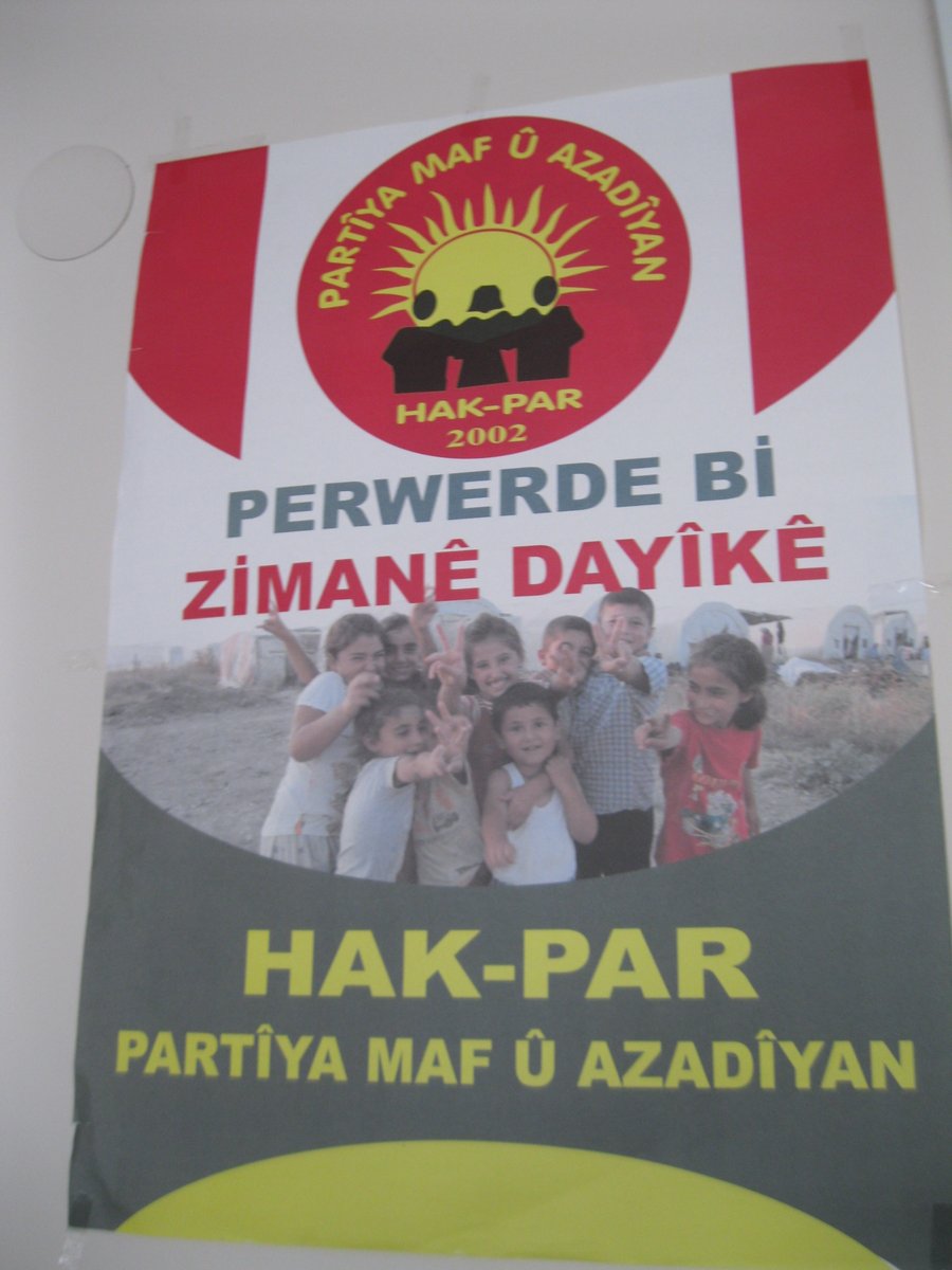 Kürt Halkının temel taleplerini savunan parti HAK-PAR:
Federasyon
İlkokuldan üniversiteye kadar ana dilde eğitim
Kürtçenin de Türkçenin yanı sıra resmi dil olması