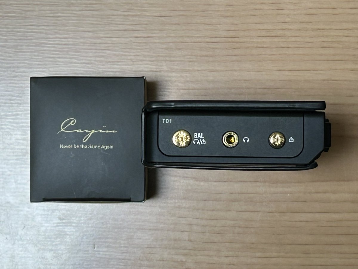 dtc2000es's tweet image. 届いたので早速ジャックに蓋してみた。
出来れば4.4mmと3.5mmのセットではなく、バラ売りして貰えると嬉しいかな。

#Cayin
#DustPlug