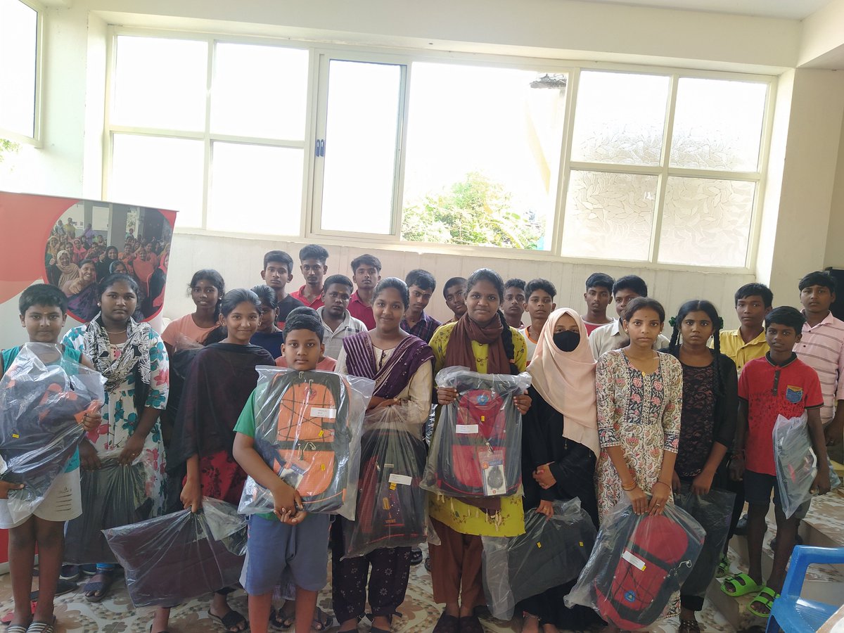 Enlightening WHO's Life-skills online program 'Build Your generation' Batch -3 successfully completed and students were gifted school bag along with notebook & stationery. Thanks to all the donors who helped us in support students.

weedsngo.org