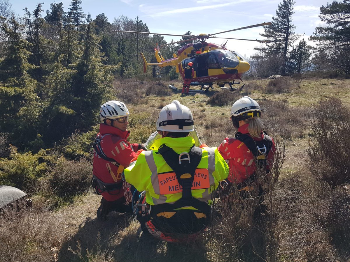PompiersHerault's tweet photo. #ToujourSPartants|| La #Formation des équipes de première intervention en montagne @SDIS34 #EPIM est terminée
🔀Topographie
🔀Orientation
🔀Brancardage
🔀Lot de sauvetage
🔀Sécurité aux abords d’un 🚁
Merci à tous les apprenants & les formateurs pour votre mobilisation https://t.co/mGgmZSgHoe