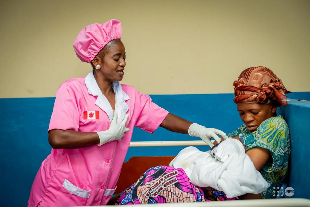 UNFPARDC's tweet photo. #Sankuru : 3⃣ maternités réhabilitées &amp; équipées pour le bonheur de la population
✅Grace à @CanadaRDC, #UNFPA contribue à l'am��lioration de la santé sexuelle &amp; reproductive : à #Lodja, #Kole, #Lusambo
✅Objectif : qualité des soins chez femmes enceintes &amp; nouveau-nés
@CanadaDev https://t.co/jC2ZCVpSjn
