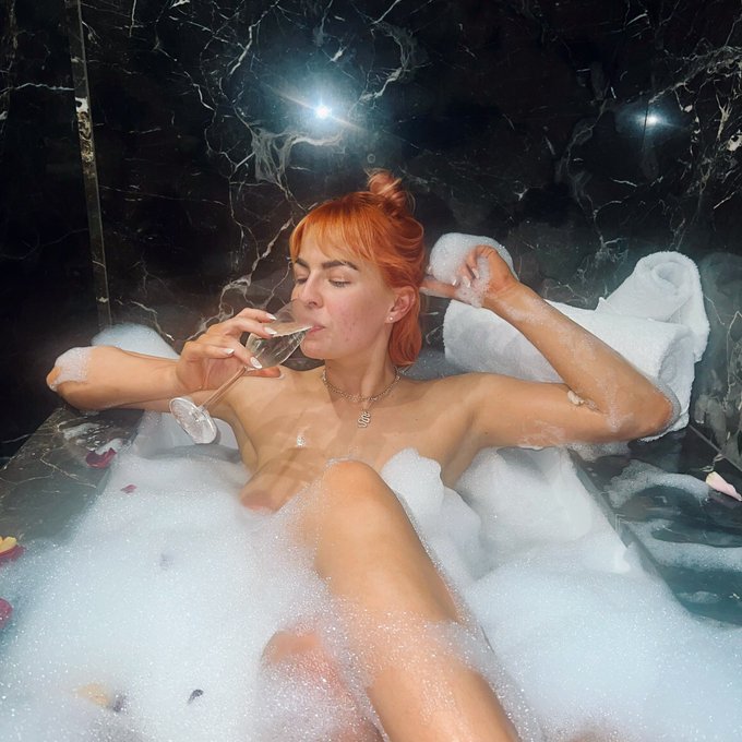 Nova Jewels's pics and videos - FtBVZ7ZWYAEOyfA jpg:small