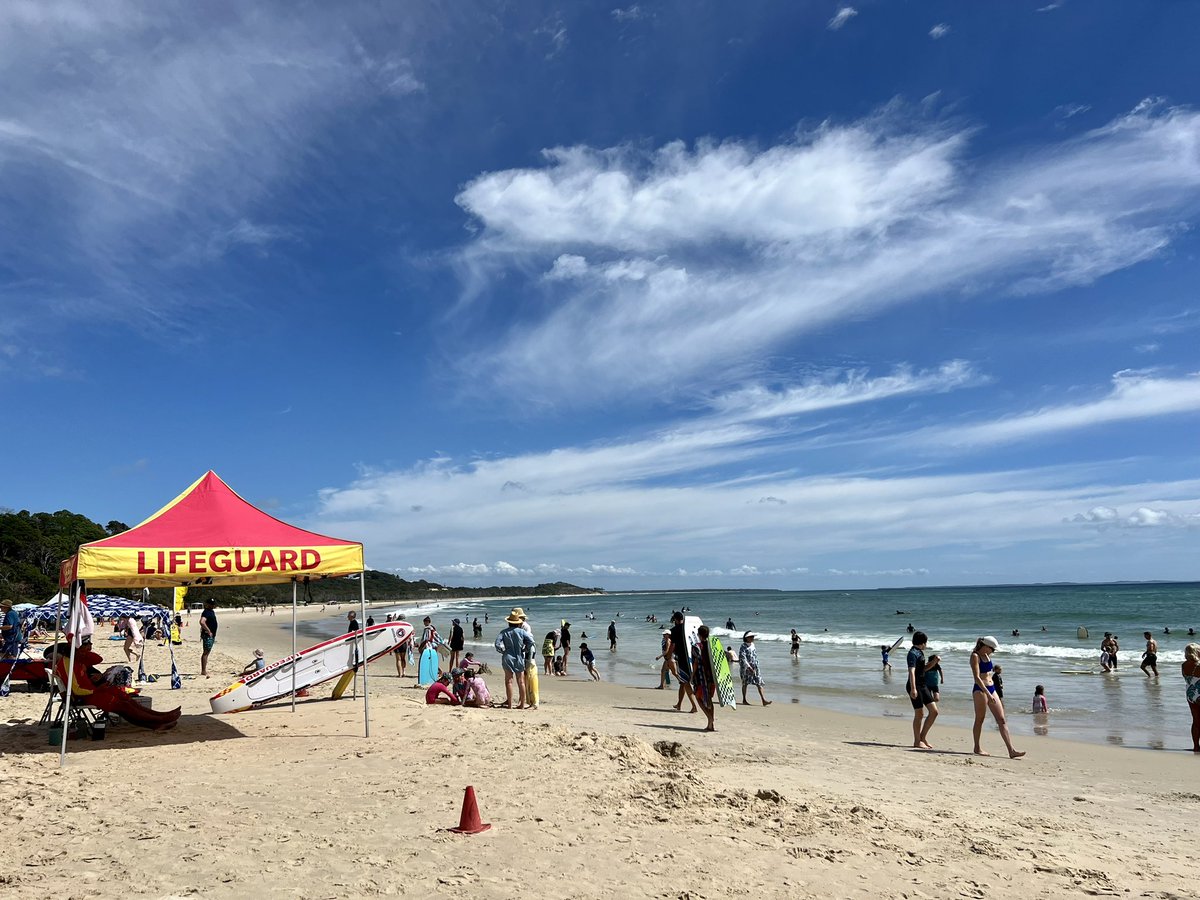 Anne_OKeeffe's tweet photo. Superb weather on #Minjerribah... two swims today. Hope the campers are strapped in for the weekend. #cylinderbeach #easterweather https://t.co/p5aRSZiaXG