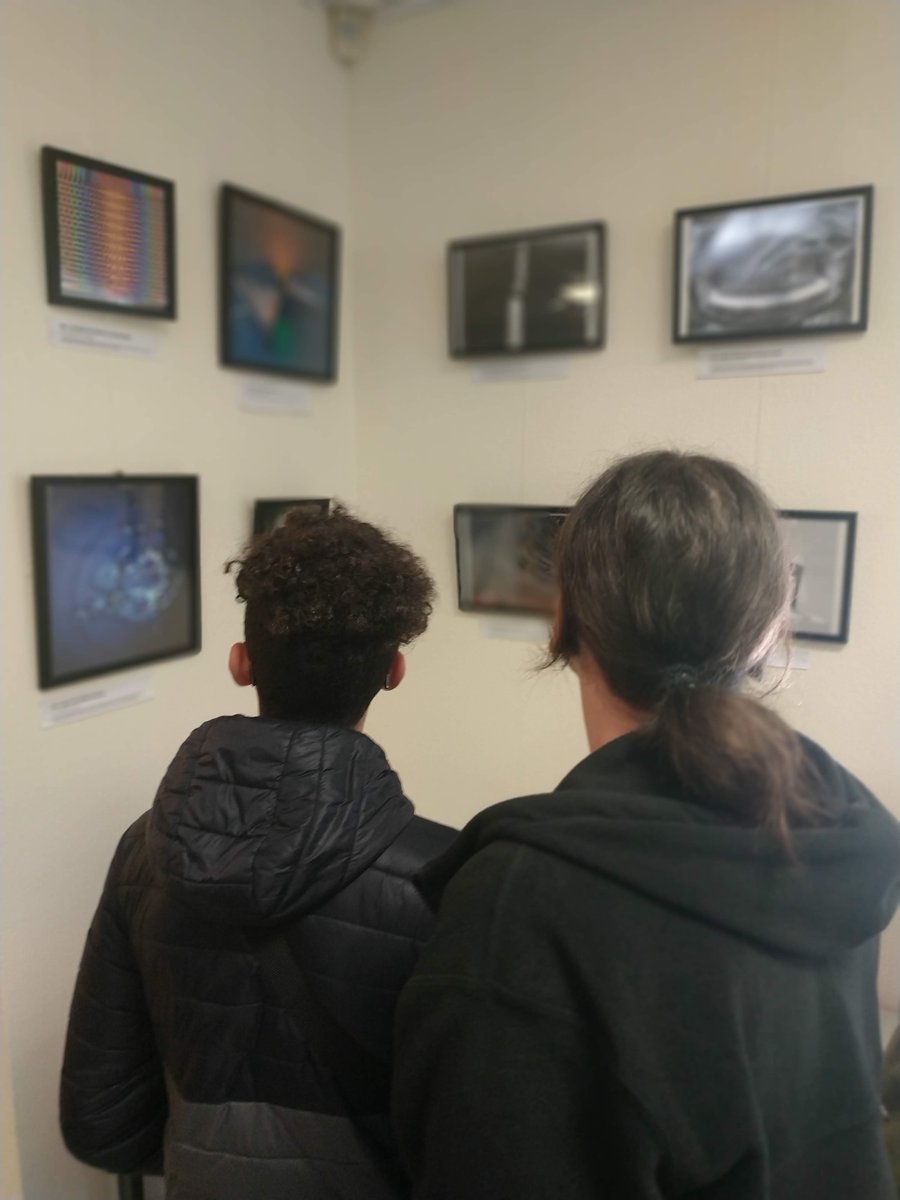 Doc_ECM's tweet photo. On a reçu ce matin les collégiens de Jules Ferry (15eme) pour l'exposition "#BeautifulScience", avec le soutien d'Antoine et Hugo, doctorants au @LAM_Marseille. Merci à tous pour votre présence et votre participation ! https://t.co/xaBpnY6V7D