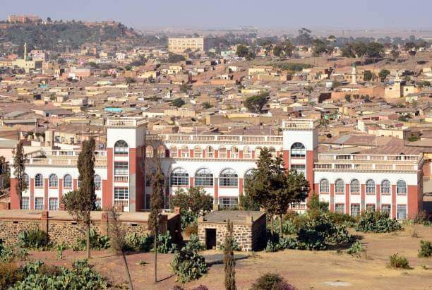 AfricaFactsZone's tweet photo. There is no ATM, private radio station or local private TV station in Eritrea.

Only 1% of the people has internet access, and only 6% of them has mobile phones.

You need to apply to the local government to get a sim card.

People can't withdraw above $330 in a month at banks. https://t.co/eFYdKKbCli
