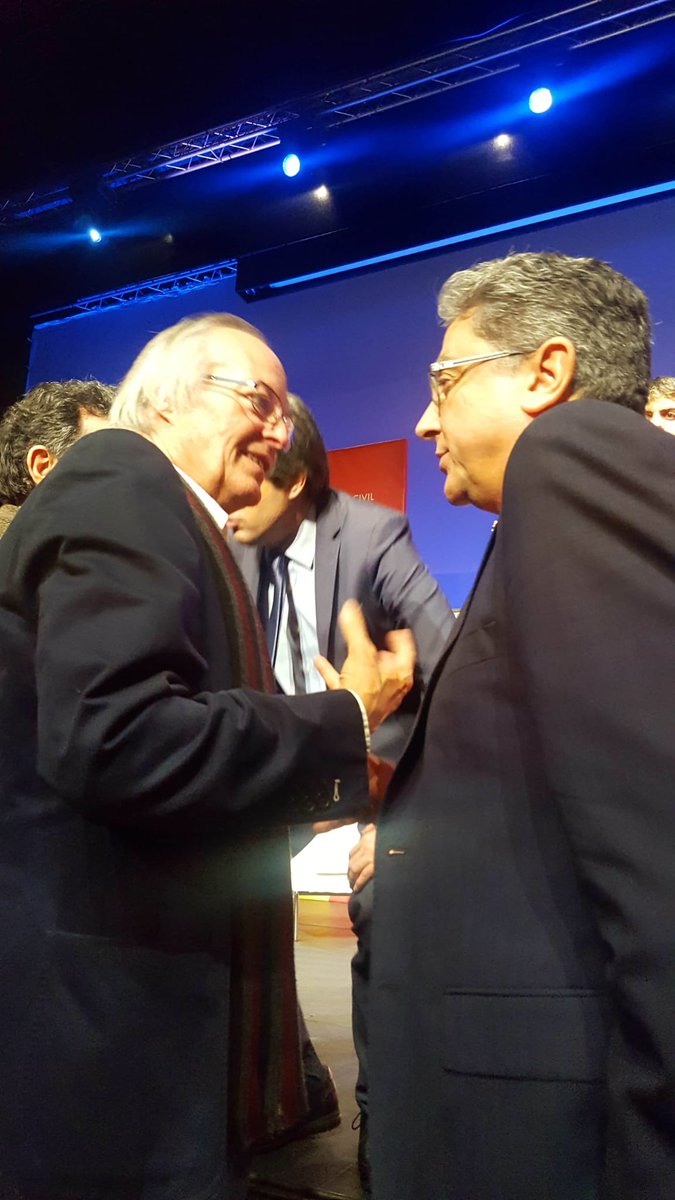 EnricMillo's tweet image. Profundo dolor por la desaparicion del maestro y amigo J.Piqué..
Me llevó de la mano hace 20 años , y me enseñó lo mejor de si mismo; humanismo, Inteligencia, honrradez, diálogo y moderación.
Le recordaré siempre con una sonrisa y cariño. DEP.
Mi afecto a @LomanaGloria y familia