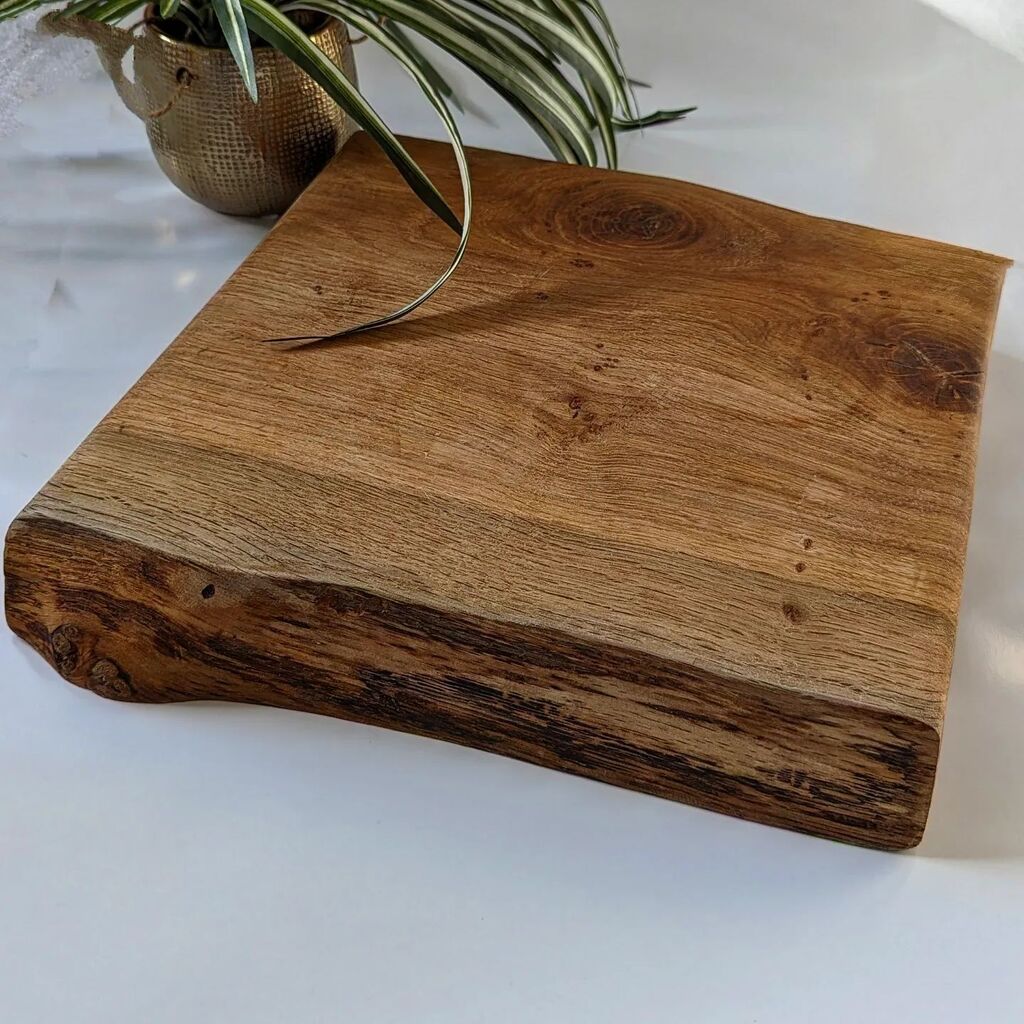 JON_D84's tweet image. New board available, added to the shop. Solid oak approximately 35cm wide x 32cm deep and 5.5cm+ thick. Finished with natural mineral oil. #servingboard #oakchoppingboard #solidwood instagr.am/p/CqsFtzOIlJx/