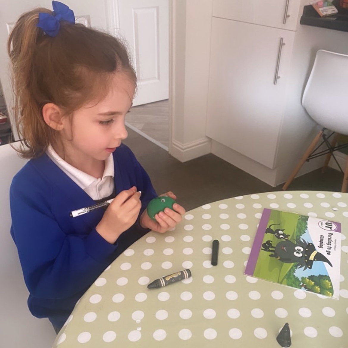 MonsterPhonics's tweet image. This little one loves Tricky Witch and is celebrating this easter by decorating her boiled eggs Tricky Witch style!

#easteractivities #phonics #easterforkids #multisensoryactivities #multisensorylearning