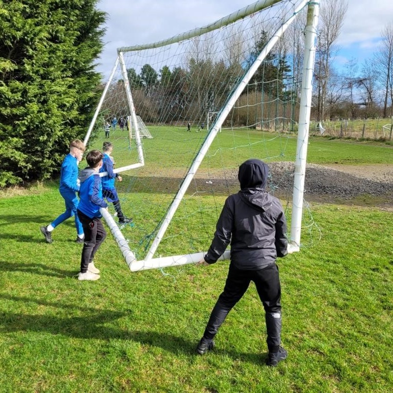 HarryGreggF's tweet image. ⭐️ An appreciation post for the @PortstewartFC 2010’s! Each week, after the HGF SSGC, the team help pick up any litter left behind and put away nets. 

So, here is your friendly reminder to help the volunteers and Portstewart 2010’s by not leaving your litter on the pitches! 🚮