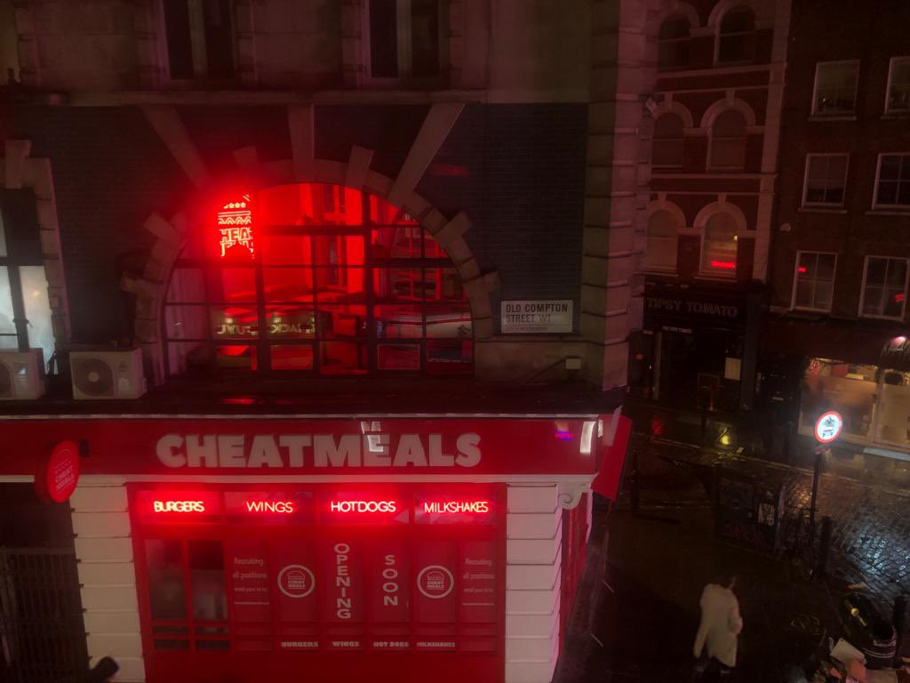 I would really appreciate it if <a href="/CheatMeals_/">Cheatmeals</a> would turn off their red neon lights at night, so that I could sleep.