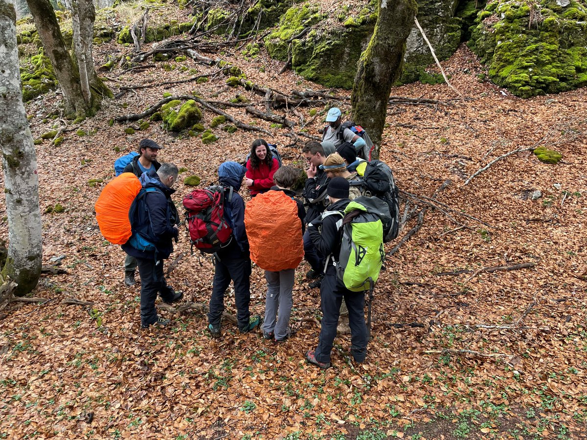 La résidence d’Eddy Harris l’a mené dans le #Vercors avec un groupe du Service Jeunesse. Une expérience pour découvrir l’effort en montagne, l’aventure et l’échange ensemble.
La belle équipe a été gâtée par une météo clémente, une nature printanière et généreuse.
#PDLGrenoble2023