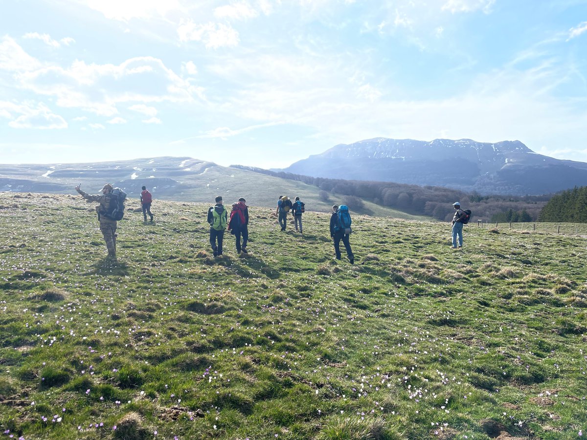 PDLGrenoble's tweet photo. La résidence d’Eddy Harris l’a mené dans le #Vercors avec un groupe du Service Jeunesse. Une expérience pour découvrir l’effort en montagne, l’aventure et l’échange ensemble.
La belle équipe a été gâtée par une météo clémente, une nature printanière et généreuse.
#PDLGrenoble2023 https://t.co/zd3sbZMciD
