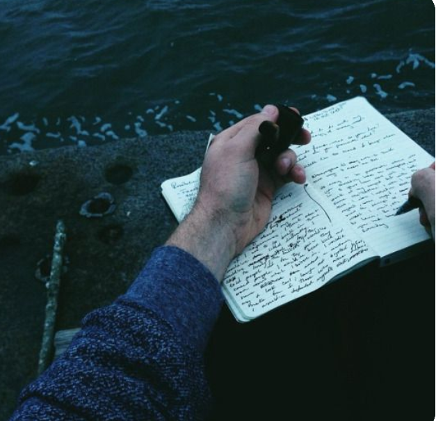 bitacorabeagle's tweet photo. Los estudiantes que toman notas a mano retienen mejor la información.
Los niños que practican  escritura a mano tienen un mayor rendimiento cognitivo: mejora memoria y su planificación.
Escribir a mano también influye positivamente en el neurodesarrollo.
https://t.co/VrmSgdUz7r https://t.co/xJBVevn67T