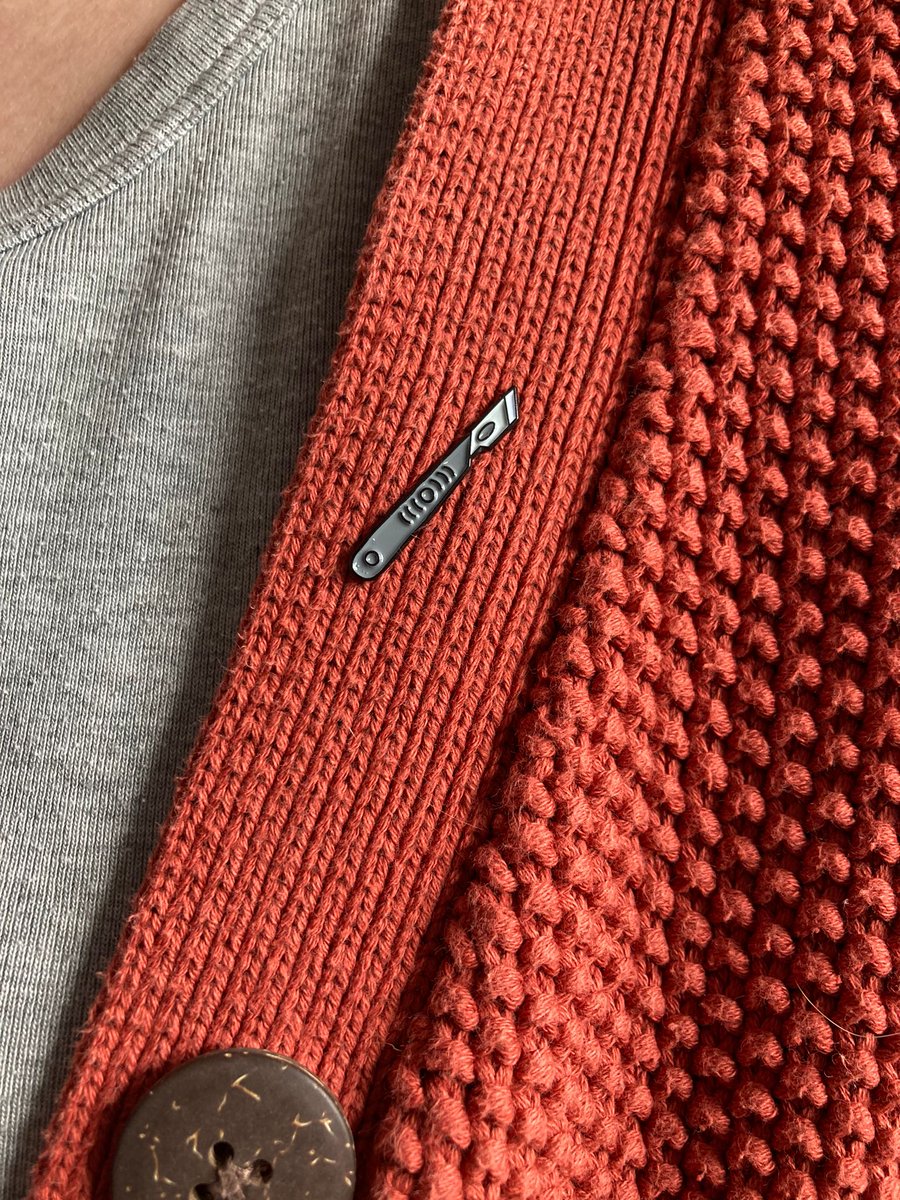 ReversibleZine's tweet photo. Why not start your very own enamel pin tool kit with this scalpel pin and be fabulous for #ArchiveFashion Attach to your toolkit, display on your lab coat or add to your lanyard #Reversiblezine shop: link in bio #Archive30 @ARAScot #conservation #enamelpin https://t.co/juGeFg6LiF