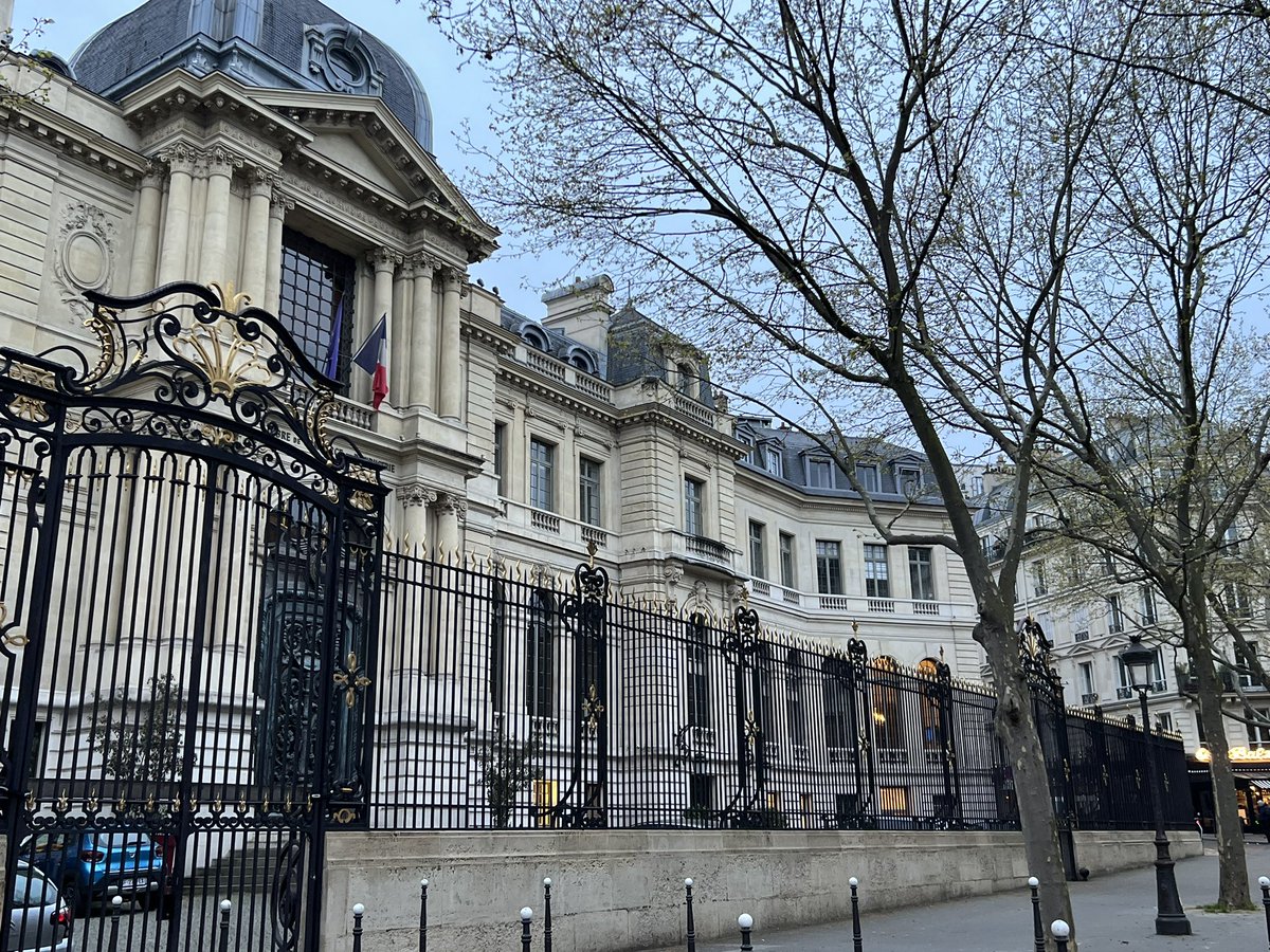 Honoré d’avoir été invité ce matin par la <a href="/CCI_Paris_IdF/">CCI Paris IdF</a> en tant qu’expert sur la proposition de loi sur l’action de groupe, dont les risques doivent être anticipés par les entreprises. 
Merci infiniment à <a href="/marccanaple/">Marc CANAPLE</a> pour son invitation
#actiondegroupe #squadra