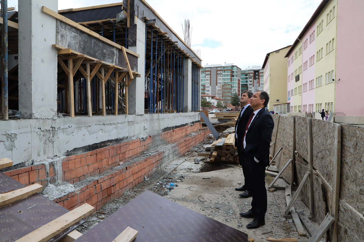 İl Millî Eğitim Müdürümüz Sayın Erhan Baydur, devam etmekte olan Gülistan Anaokulunun inşaatını yerinde inceledi.

<a href="/tcmeb/">Millî Eğitim Bakanlığı</a> <a href="/ErhanBaydur1/">Erhan Baydur</a>