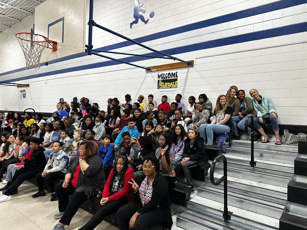 ShacarraTaylor's tweet photo. 5th grade going into break with a bang! Not one but TWO field trips. The first to Fayetteville State University and the second for our annual Westover Middle Orientation. What a time! https://t.co/NmwF6oNXoO