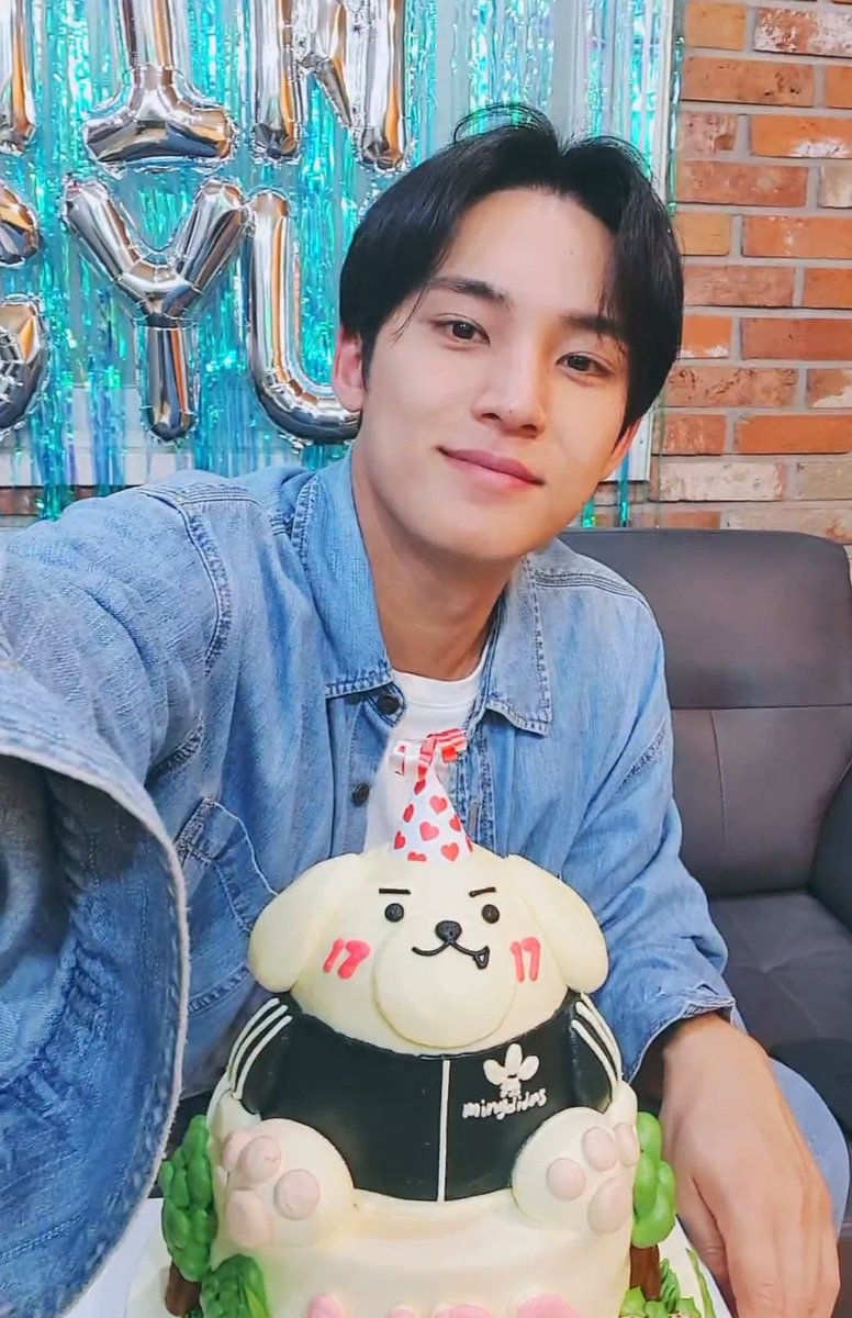 wonubliss's tweet photo. thank you, mingyu 💙 https://t.co/sJSZaohyyd