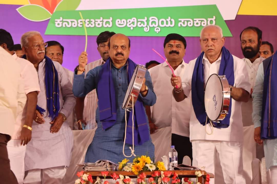 BSBommai's tweet photo. ಇಂದು ಹುಬ್ಬಳ್ಳಿಯಲ್ಲಿ ರಾಜ್ಯ ಪರಿಶಿಷ್ಟ ಸಮುದಾಯಗಳ ಒಕ್ಕೂಟ ಏರ್ಪಡಿಸಿದ್ದ ಅಭಿನಂದನಾ ಸಮಾರಂಭದಲ್ಲಿ ಭಾಗವಹಿಸಿ ಸಮುದಾಯದ ವತಿಯಿಂದ ಅಭಿನಂದನೆಯನ್ನು ಸ್ವೀಕರಿಸಿದೆನು. 
1/3 https://t.co/NSZABPy6ya