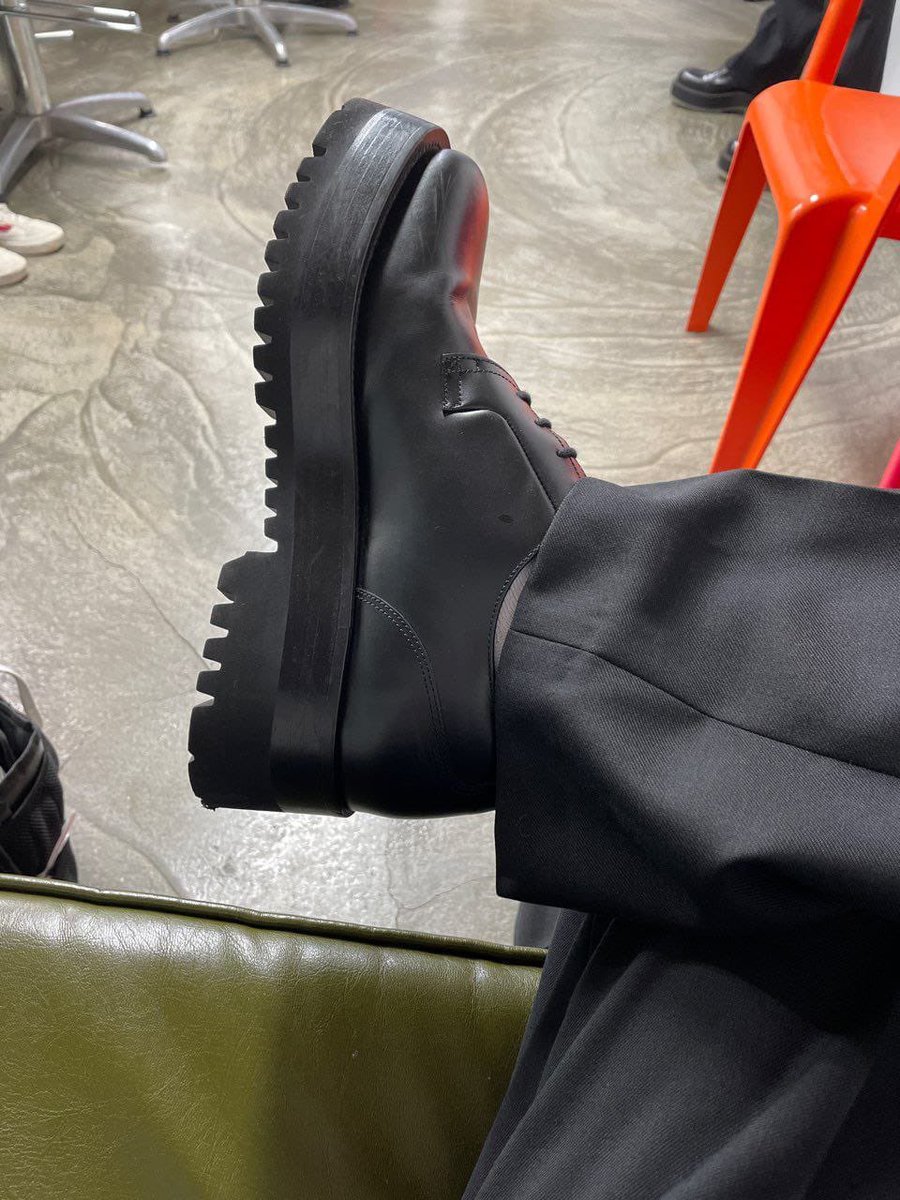 nct_bbleUpdate's tweet photo. #HENDERY 💭

I use this

My height is like 182

If you stand, you can see far

We're filming something for the fan club

ㅋㅋㅋㅋㅋㅋ

🤫 https://t.co/ELjKDza1eD