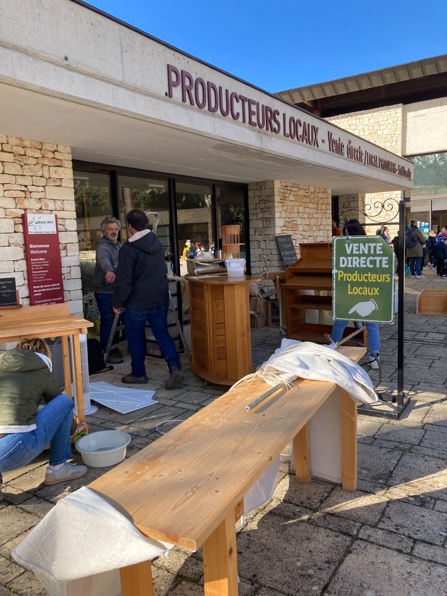 Nettoyage, mise en place... Donc, ouverture prochaine !  Après le restaurant et le snack,  c'est la boutique des producteurs qui ouvre le 7 avril sur le <a href="/grandsitefrance/">Grands Sites France</a> de l'Aven d'Orgnac ! Venez pour la journée, vous pourrez vous restaurer !
#ouverture #vacances #produitslocaux