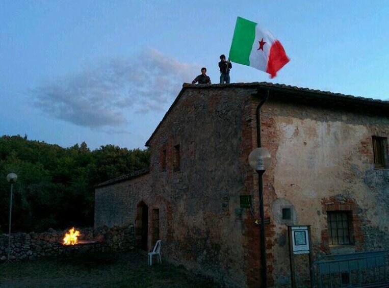 Cosa fate dal 9 all'11 giugno?

Noi torniamo sul #Montemaggio, a Casa Giubileo per la decima (!!!) edizione del Festival Resistente.

A presto con le novità e per le anticipazioni del programma.

#allamacchiasempre #partigiani #MMXXIII #Montemaggio23 #Montemagg10