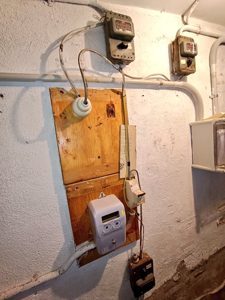 ElMonInstalacio's tweet photo. 💡Modificació escomesa de la llum

-Mòdul comptador 270x270
-Caixa magnetotèrmics
-Caixes estanques 100x100
-Tub Grisdur

#ElMonInstalacio https://t.co/6PrUkSUtkr