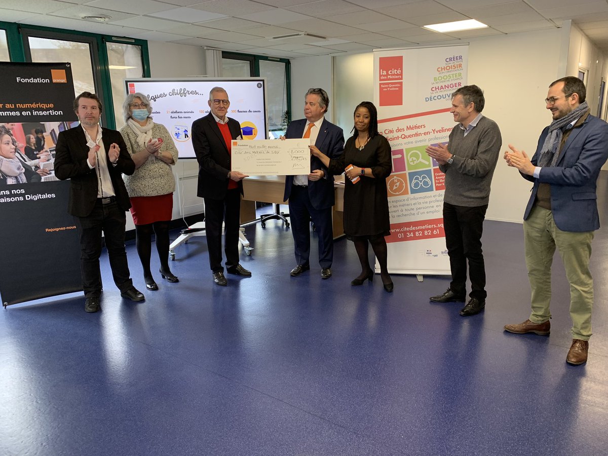 PhilippeWolak's tweet photo. La @FondationOrange soutient l’association « Cité des Métiers de Saint Quentin-en-Yvelines » @sqy pour son projet « Toujours Ensemble avec Elles » un parcours inclusion numérique pour l’autonomie des femmes 85 femmes formées @OrangeIDF @DNICOUE @JeanlucGirod @OrangeSolidariT https://t.co/kIyEc6tof2