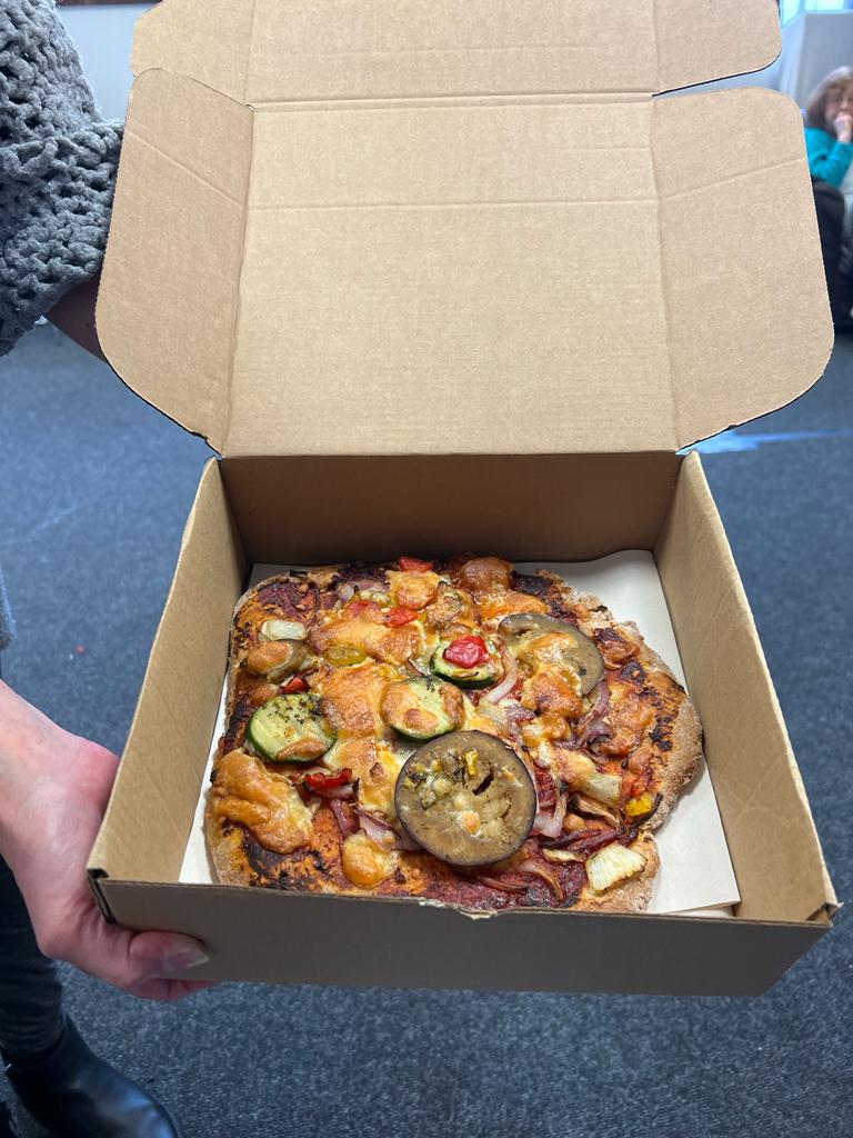 Reinstateltd's tweet photo. Whole meal Mediterranean Pizza!!!!

🍕 

Our amazing bakers made an incredible smelling whole meal Mediterranean style pizza!!

#livingwell #bakinggroup #bakers #mediterraneanpizza #wholemealpizza #incredible https://t.co/EQz2wiqaJl