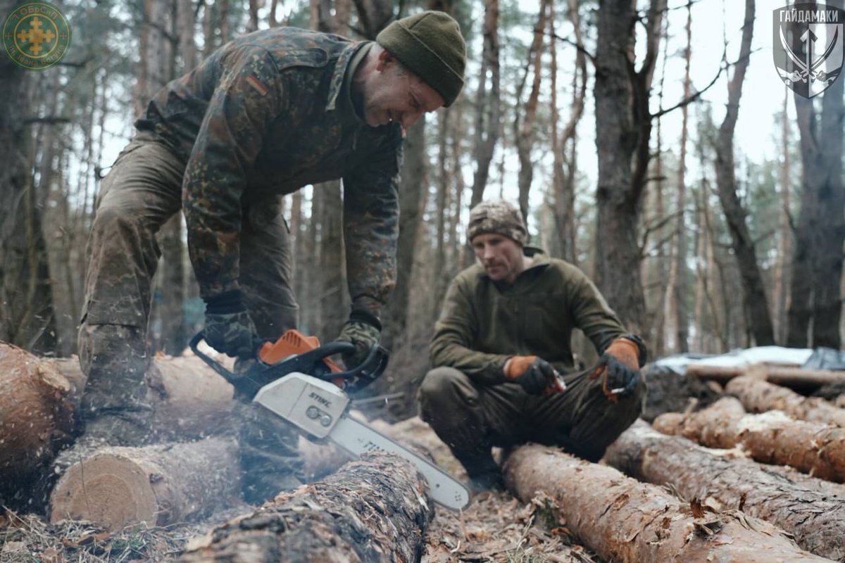 BohunBrigade's tweet photo. As the fighters say: "Whoever did not hold a shovel in his hands never fought. Because a shovel is sometimes better than a machine gun." https://t.co/9DnKgZKTJN