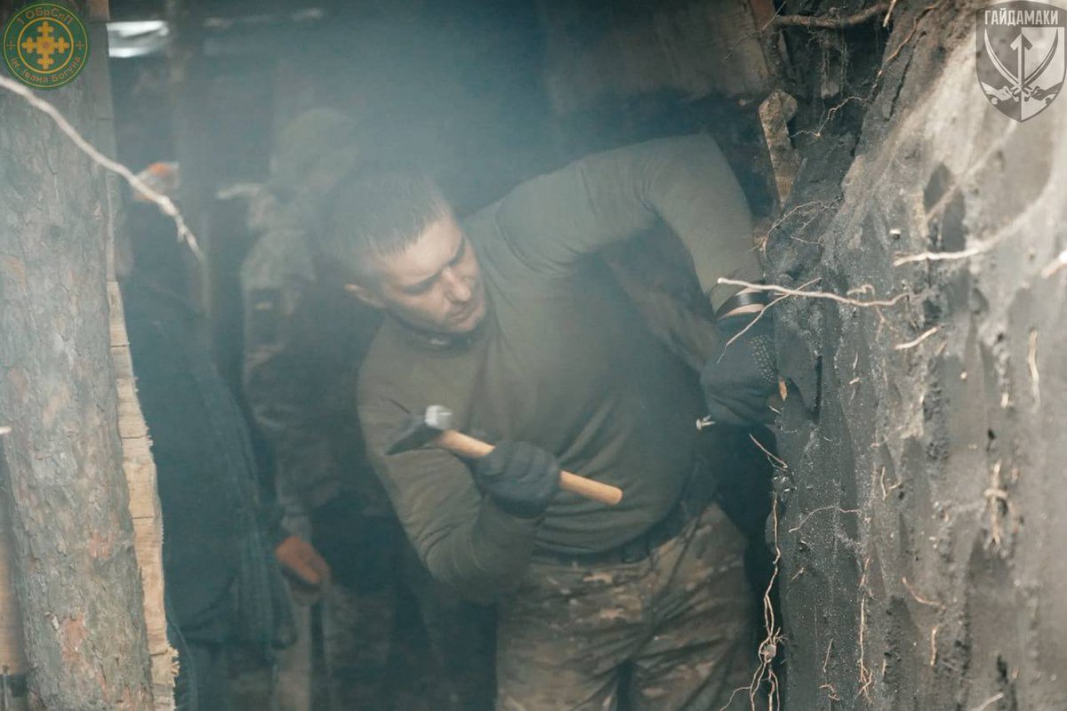 BohunBrigade's tweet photo. As the fighters say: "Whoever did not hold a shovel in his hands never fought. Because a shovel is sometimes better than a machine gun." https://t.co/9DnKgZKTJN