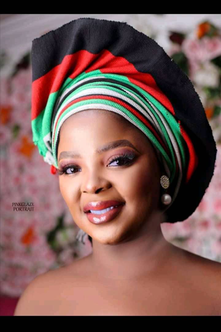 TeryimaRimamZi's tweet photo. Zakshi is an ethnic group living in Toro, Dass and Tafawa Balewa LGAs of Bauchi state in the #MiddleBelt.
Their spoken language is Zakshi (Zaksé).
God is called= Challh,
Father is called= Kwarh,
Mother is called= Ninh,
Son is called= Kun...

#MiddleBelt https://t.co/n0nACfgGKd