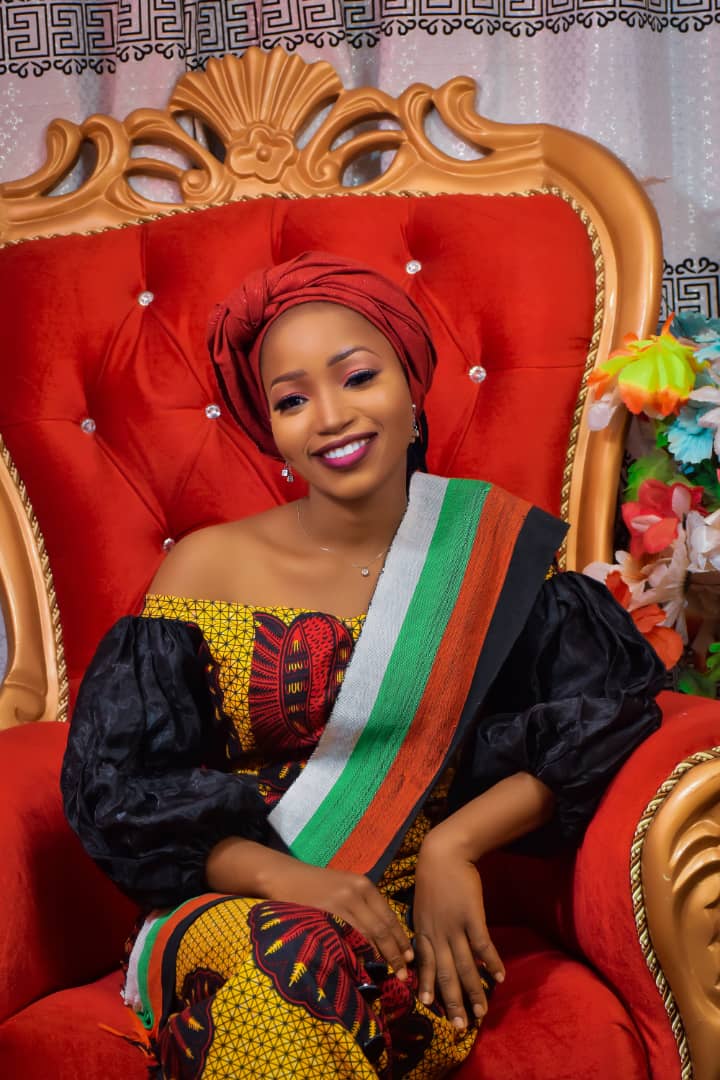 TeryimaRimamZi's tweet photo. Zakshi is an ethnic group living in Toro, Dass and Tafawa Balewa LGAs of Bauchi state in the #MiddleBelt.
Their spoken language is Zakshi (Zaksé).
God is called= Challh,
Father is called= Kwarh,
Mother is called= Ninh,
Son is called= Kun...

#MiddleBelt https://t.co/n0nACfgGKd