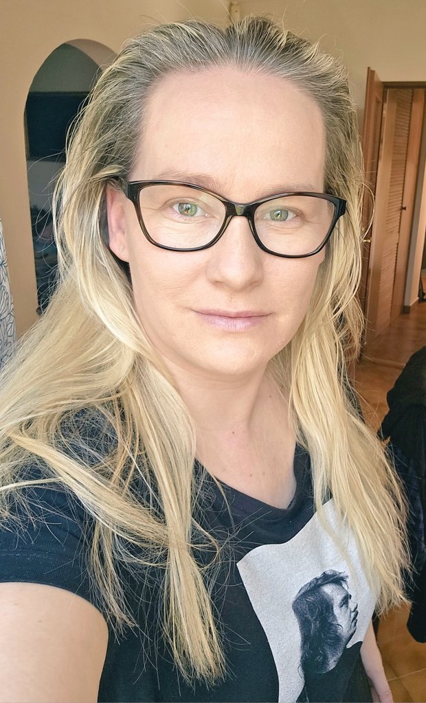 Puncoskka's tweet photo. Je třeba dobít baterky. Ať se zadaří i Vám.🍀🌸🙋♀️
#dyckyHavel ❤️✌️
#baterycharging #goingonatrip https://t.co/EOFw0Gl7wd