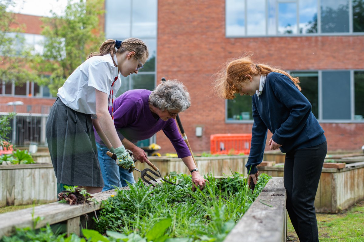 It’s #CommunityGardenWeek! 🌱 🌿 💗
#GreenSpaces provide us with fresh produce and create a place for us to come together, learn from one another, and enjoy the beauty of nature. #CommunityGardens #CommunityGrowing #GoodToGrow #Sustainability