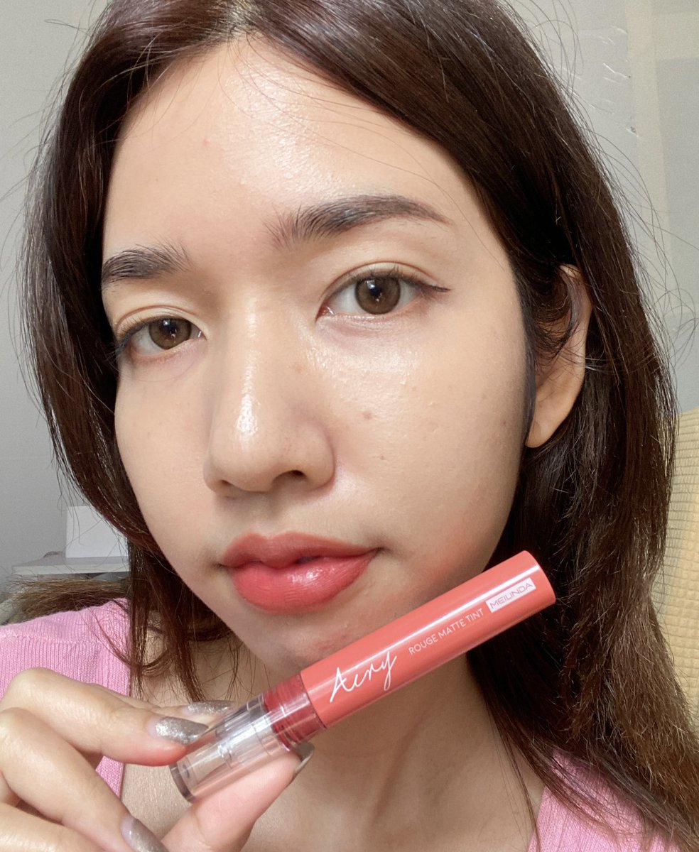 nnzniiniwz's tweet photo. ฟีลในหัวคือเธอจะไม่หลุดเลยงี้🌷เมลินดา มาหวีดสี 05 สวยจริงสวยจัง เป็นโทนชมพูตุ่นอมแดงหน่อยๆ 
✨ ทาจุดเดียวเกลี่ยได้ทั้งปาก เซ็ตตัวแมทต์ทันใด ติดทนเกินนน ความฟุ้งสวย ชอบ10/10 เป็นลิปที่ทาบ่อยมาก
#ใช้ดีบอกต่อ #ไว้รีวิวห้ามขายโว้ยย https://t.co/QO7bL9QeND