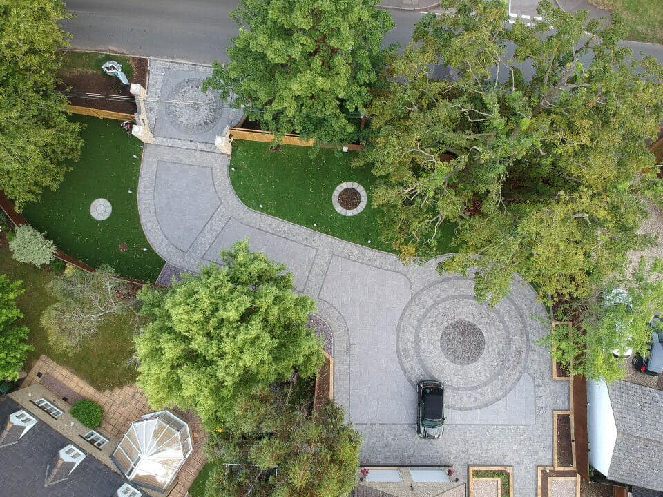 Posts_by_Brett's tweet photo. Weβre throwing it back with this driveway redesign created by combining our Porcelain and Block Paving ranges.Β
π½ (1/3)
#homedesign #drivewayideas #pavingcontractor #homerenovation #pavinginstallation #homesweethome #beautifulhomes #beautifuldrives #homeinspo #blockpaving https://t.co/LbqG3GloW0