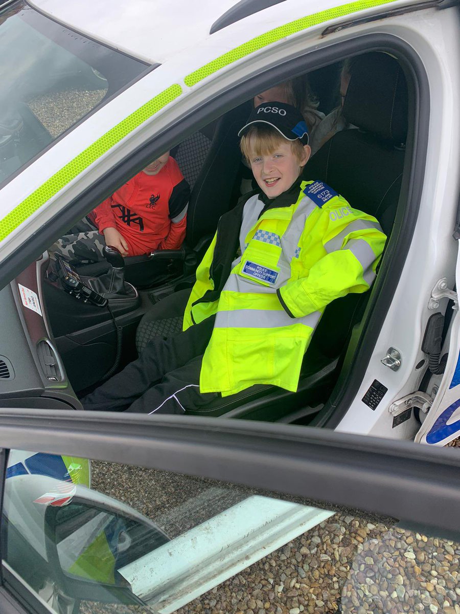 MollysGift6's tweet photo. 🚔🚨 MORNING FUN 🚨🚔

Thanks to @CharnwoodPolice for visiting us this morning and allowing the children a chance to have a look around a car! 🚓

Our #HAF2023 children were so excited! 💙 

#MW6
#LetsGetMoving
#ToHelpEveryoneSmile 
#LeicsHolidaysTogether https://t.co/g6RLL4aASB