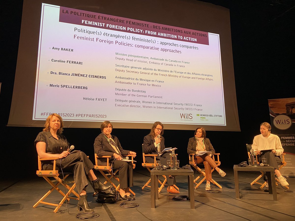Fin de la première table ronde sur les approches comparées des politiques étrangères féministes ! Aide au développement, lutte contre les violences faites aux femmes, intersectionnalité : de nombreux thèmes abordés différemment (voire pas du tout) par 🇫🇷🇲🇽 🇨🇦 🇩🇪. #PEFParis2023