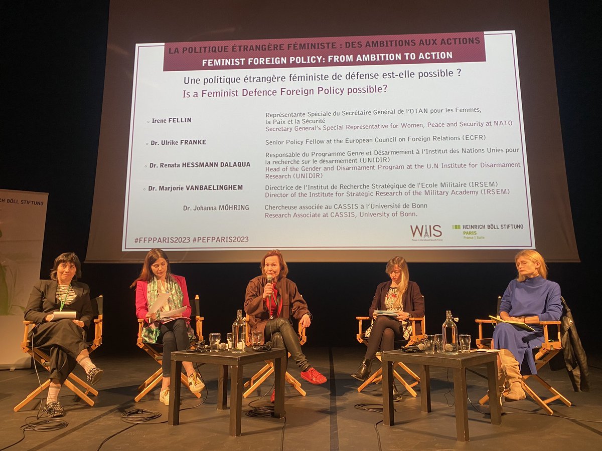 Weiter geht’s! Gibt es eine feministische #Verteidigungspolitik? Mit @irenefellin, @RikeFranke, @redalaqua, @MarjorieVanbael, moderiert von @MoehringJohanna! #FFPPARIS2023 #PEFPARIS2023