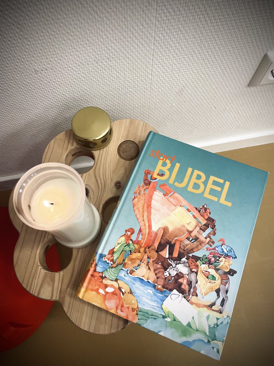 We hebben een mooie paasviering gehad. Vanmiddag de rommelmarkt en een loterij. De laatste donaties voor de zwemlessen in Afrika. Education For Everyone zal zorgen dat de kinderen op Recoye school allemaal straks kunnen zwemmen.