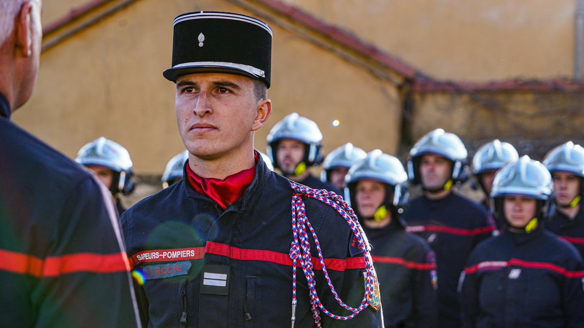 Pompiers_13's tweet photo. [#VieduCorps]

Un grand jour pour le Centre d'incendie et de secours de Concors : hier se tenait la passation de commandement entre le capitaine Rey et le lieutenant Roche. 🤝

Moment d'émotion pour ce jeune officier qui prend la tête de près de 100 #Pompiers13 🫡 https://t.co/tJHhfe4B5D