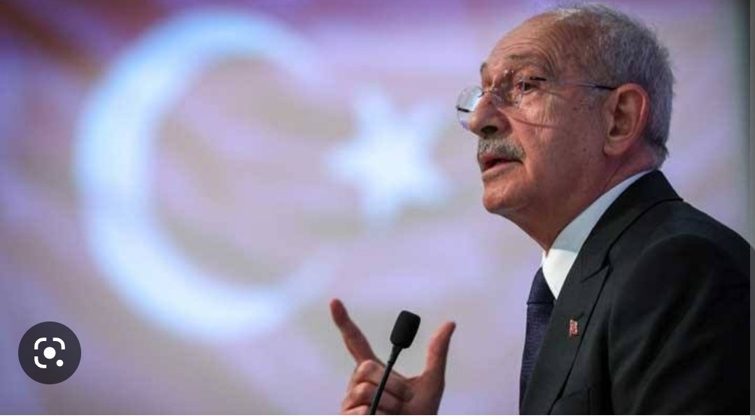 Neymiş,
Kılıçdaroğlu ile PKK aynı saftaymış.
HADİ ORDAN.

K.Kılıçdaroğlu,
*2003-2004 te eve dönüş yasası ile teröristlere af mı getirdi?

*O tarihte devletin mahkemesini Habur'a teröristin ayağına mı götürdü?

*Imrali'ya fikir almak için elçi mi gönderdi?

*Oslo ya Pkk ile