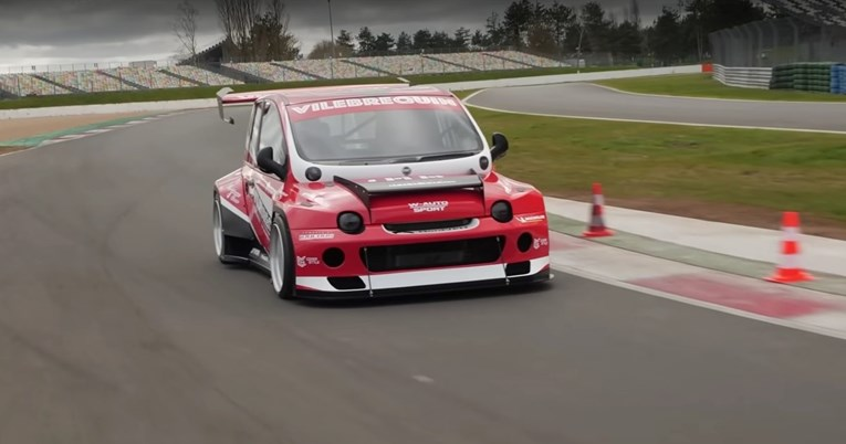 Lordbutterfly tweet media