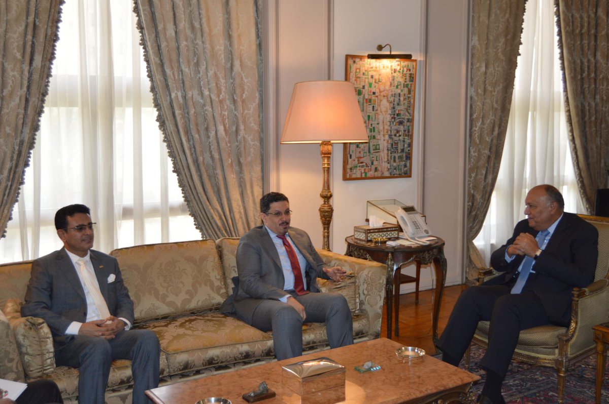 MfaEgypt's tweet photo. الوزير سامح شكري يستقبل السيد أحمد عوض بن مبارك وزير الخارجية وشئون المغتربين اليمني... مصر واليمن علاقات تاريخية راسخة بين البلدين والشعبين الشقيقين. @yemen_mofa 
@BinmubarakAhmed https://t.co/6ROz65bpqE
