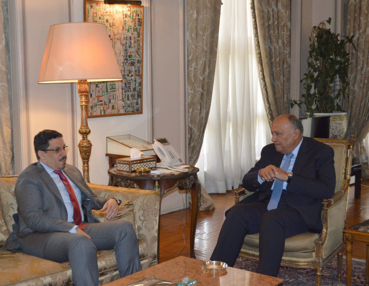 MfaEgypt's tweet photo. الوزير سامح شكري يستقبل السيد أحمد عوض بن مبارك وزير الخارجية وشئون المغتربين اليمني... مصر واليمن علاقات تاريخية راسخة بين البلدين والشعبين الشقيقين. @yemen_mofa 
@BinmubarakAhmed https://t.co/6ROz65bpqE