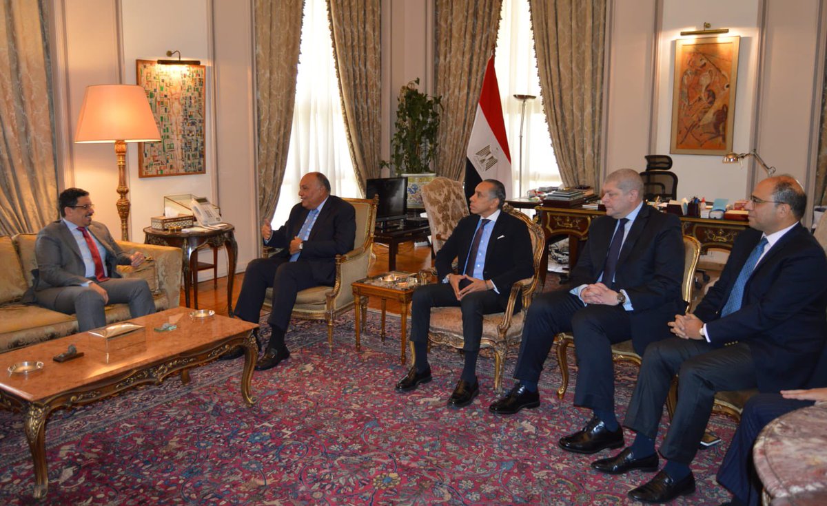 MfaEgypt's tweet photo. الوزير سامح شكري يستقبل السيد أحمد عوض بن مبارك وزير الخارجية وشئون المغتربين اليمني... مصر واليمن علاقات تاريخية راسخة بين البلدين والشعبين الشقيقين. @yemen_mofa 
@BinmubarakAhmed https://t.co/6ROz65bpqE