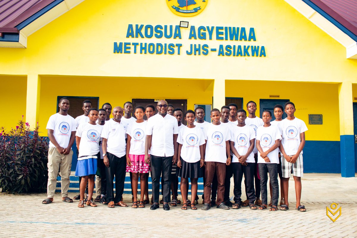Kingskagyemang's tweet photo. For the second time running, I organised vacation classes for Senior High School students within the Abuakwa South Municipality pursuing science and science-related courses.
The six-week academic exercise started on March 1,2023 and ended yesterday. 

https://t.co/2PeeNSgnZt https://t.co/tqPqtgsoen